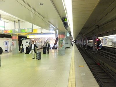 JR-platform1-2n.jpg(53267 byte)