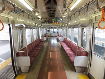 inside2.jpg(62346 byte)