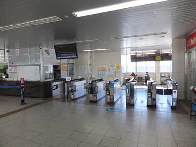 gate.jpg(61739 byte)