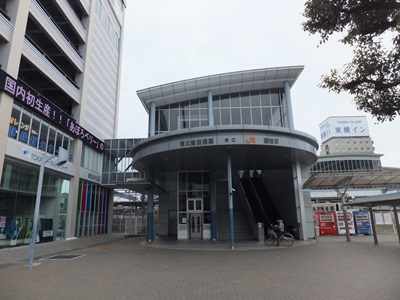 entrance-s.jpg(61698 byte)