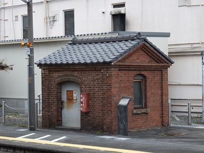 warehouse.jpg(63712 byte)