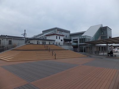 entrance-s.jpg(46132 byte)