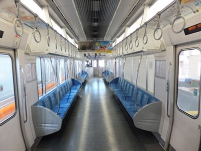 inside2.jpg(59927 byte)