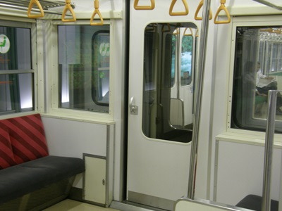 inside2.jpg(50124 byte)