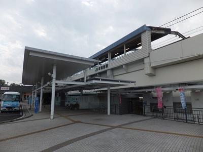 entrance-a.jpg(51994 byte)