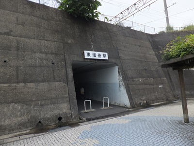 entrance-w.jpg(63307 byte)