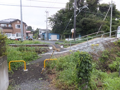 entrance.jpg(83574 byte)