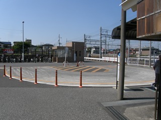 EKIMAE.JPG - 24,856BYTES