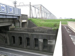 �������