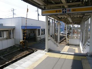 �\������