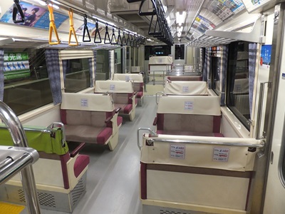 inside1b.jpg(69124 byte)