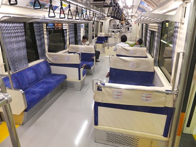 inside2a.jpg(70217 byte)