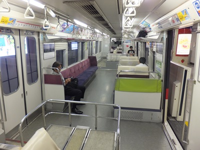 inside1a.jpg(66205 byte)