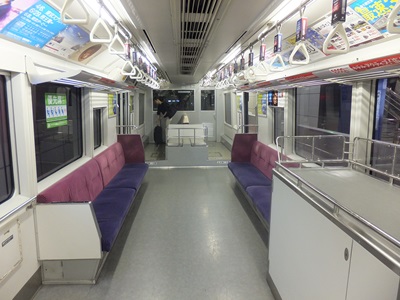 inside1b.jpg(63561 byte)