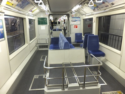 inside2b.jpg(64796 byte)