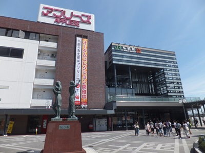 building-center.jpg(59589 byte)