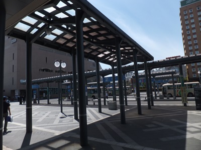 front-center.jpg(64272 byte)