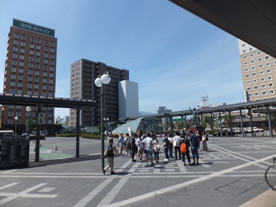 front-center2.jpg(61505 byte)