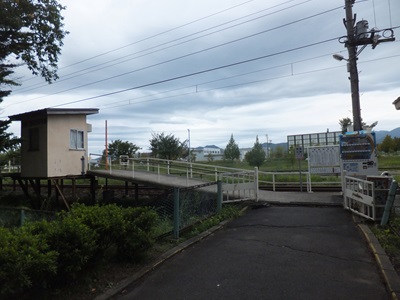 entrance2.jpg(57809 byte)