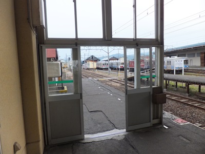 hirosaki.jpg(54888 byte)